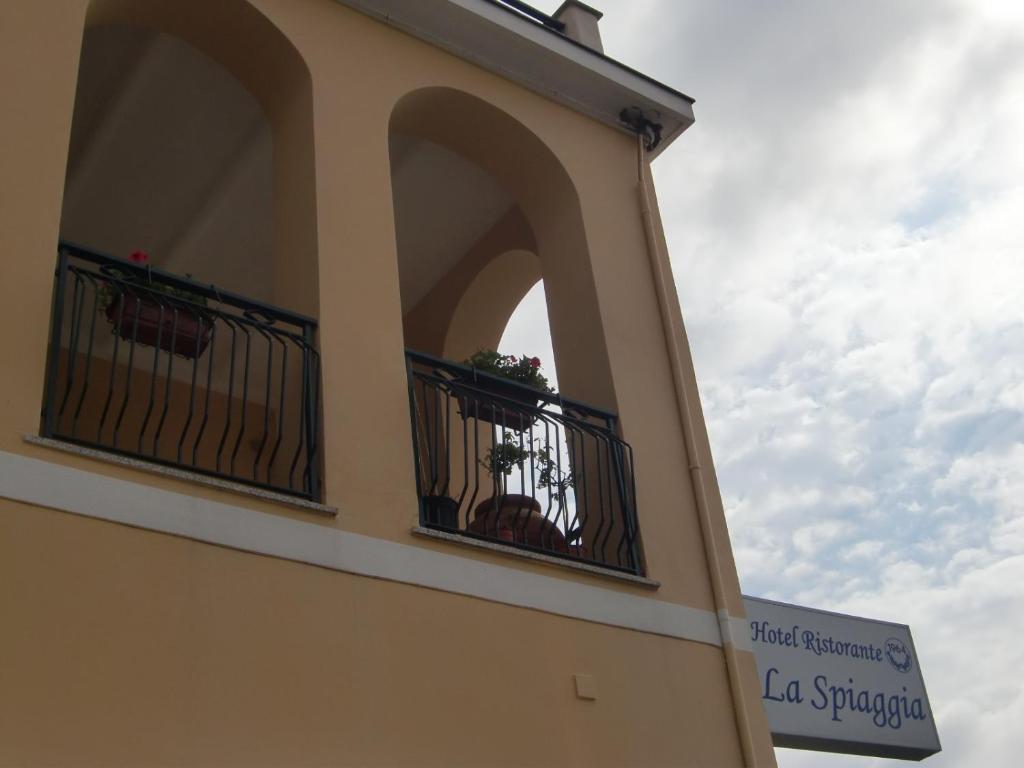 מונטרוסו אל מארה Hotel La Spiaggia מראה חיצוני תמונה